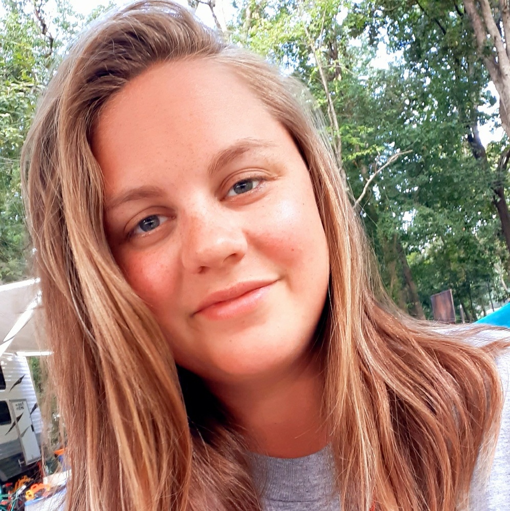 Meet your Posher, Kayla